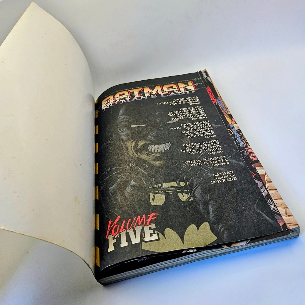 Batman No Mans Land Volume 5 TPB Graphic Novel DC Comics Trade Paperback Joker - Picture 3 of 7